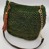 Sac de ville ou de plage en raphia pailleté crocheté,  vert bouteille fond marron.