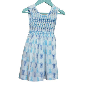 Robe fille imprimée avec des motifs ananas bleus, smockée et brodée