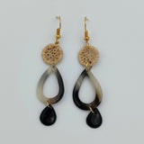 Boucles d'oreille 'Raffirano', raphia naturel et corne de zébu de Madagascar, 