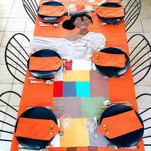 Nappe Orange peinte et signée par sa créatrice, modèle unique, 6 couverts.